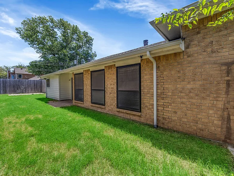 608 Rancho Dr — Photo 24