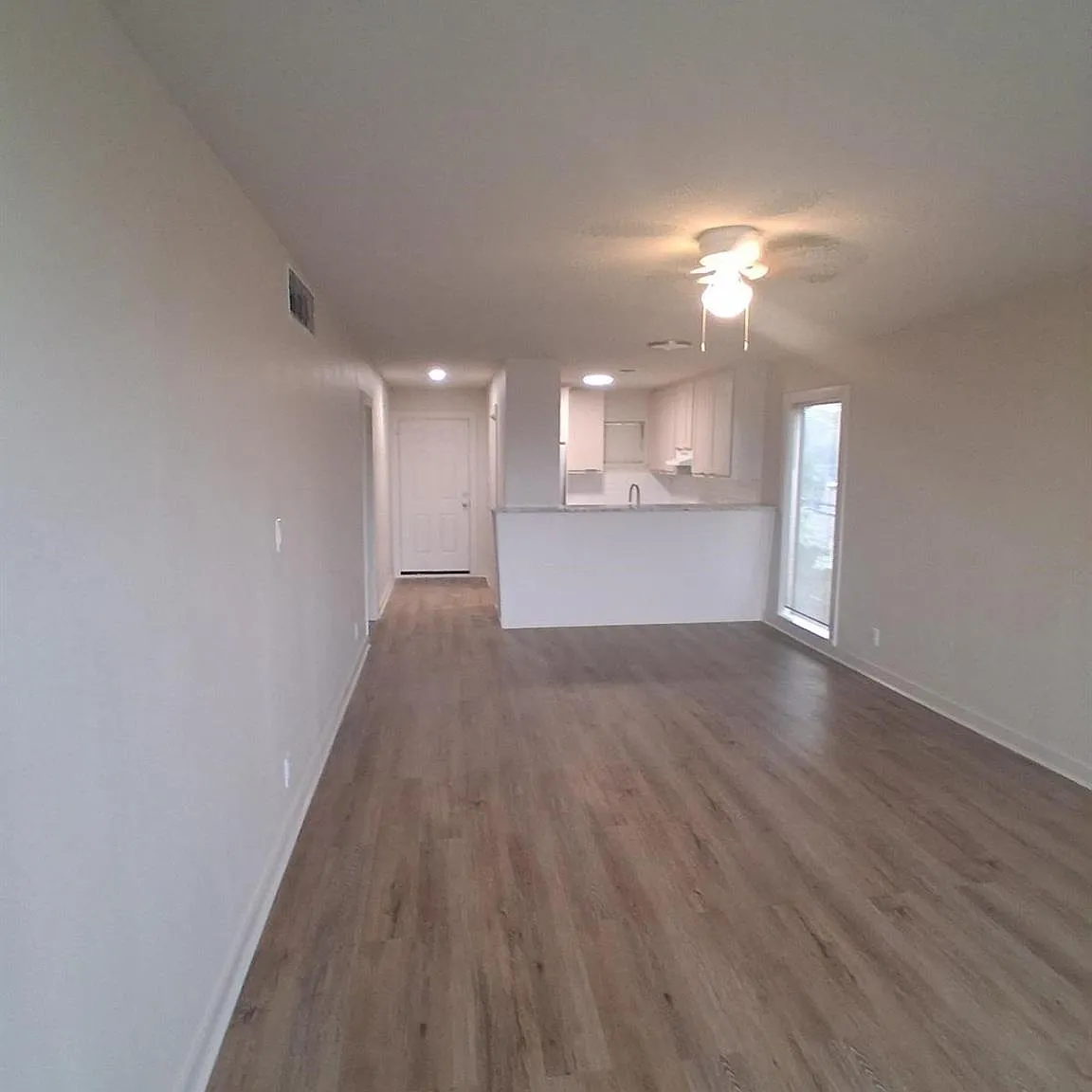 2 bed, 1.0 bath, 1100 sqft, $1,385 — Photo 4
