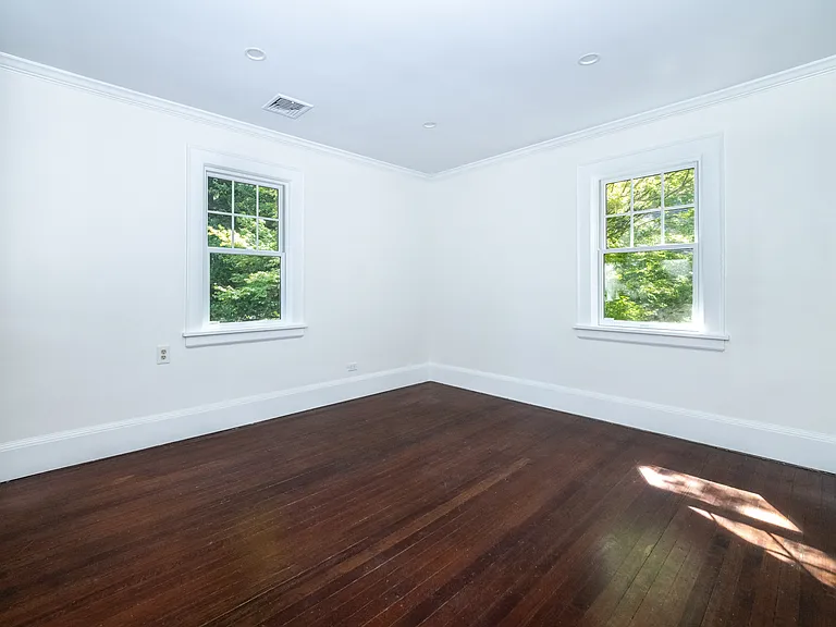 162 Rockingstone Ave — Photo 18