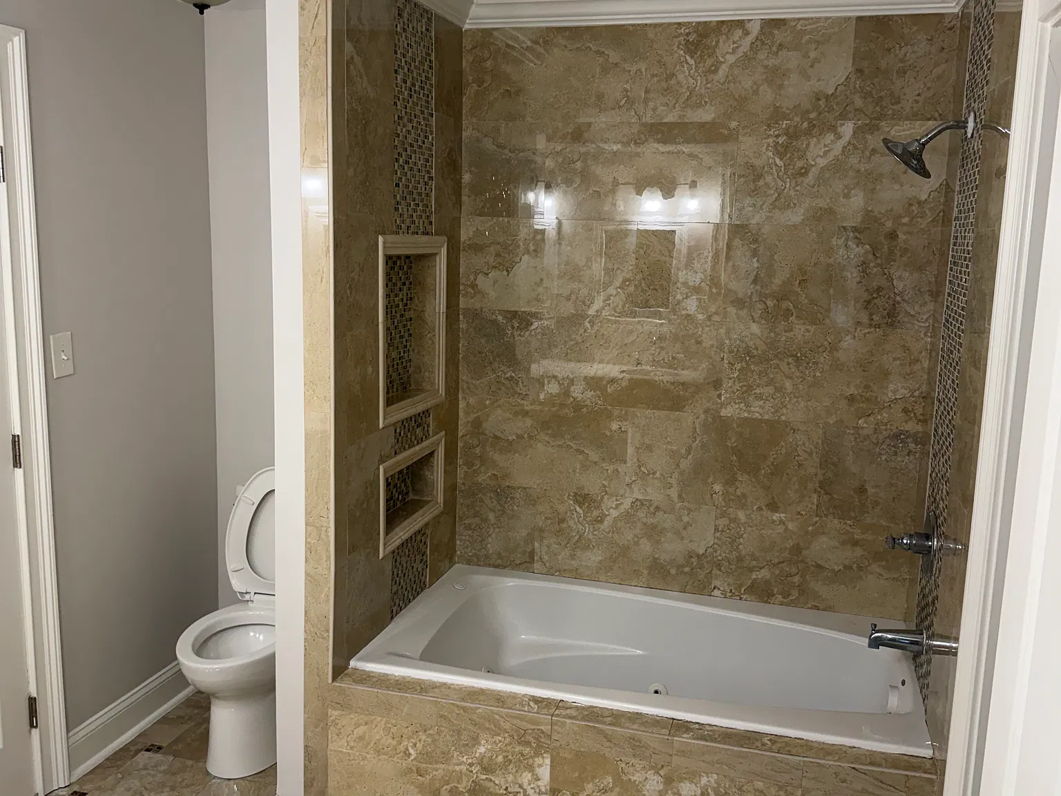 3 bed, 1600 sqft, $1,700 — Photo 2