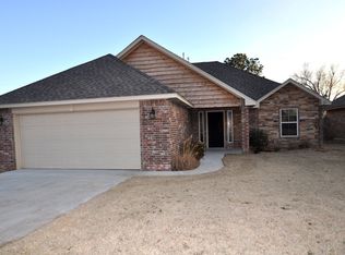 952 NW 29th St, Moore, OK 73160