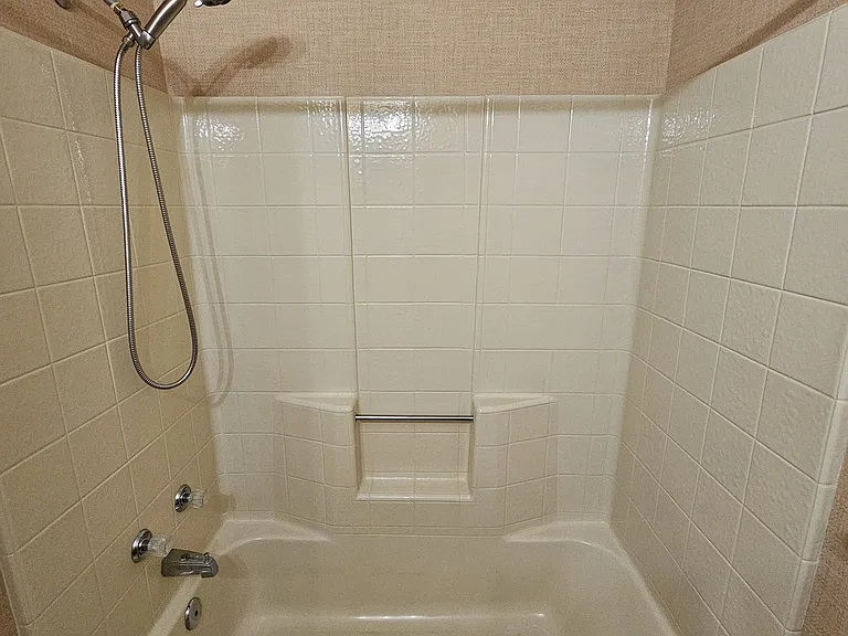 838 Creekside Cres — Photo 33
