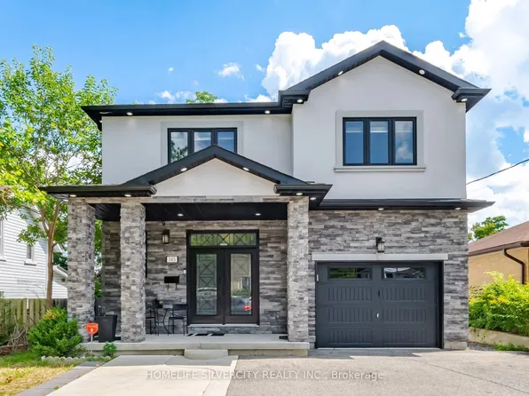 165 Saint Andrews St W, Cambridge, ON N1S 1N2
