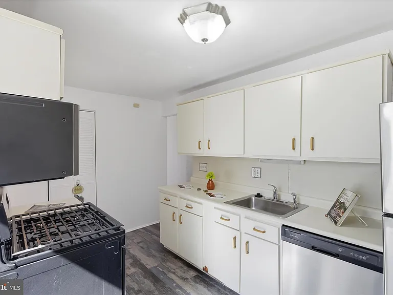 3360 Huntley Square Dr #B-1 — Photo 10