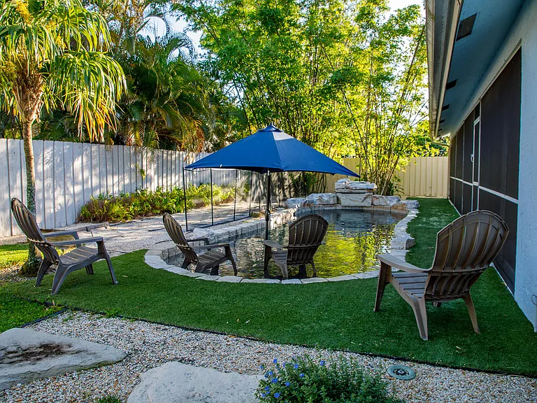 900 Cosmos Ct — Photo 29