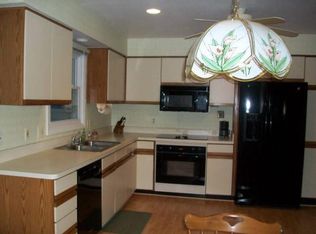 23011 Farmington Rd, Farmington, MI 48336