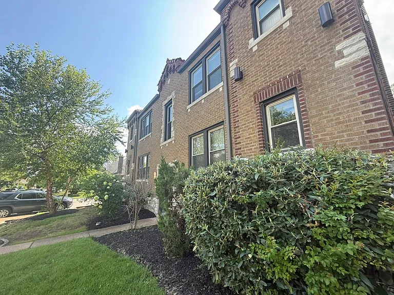 3539 Lawn Ave #1S — Photo 2