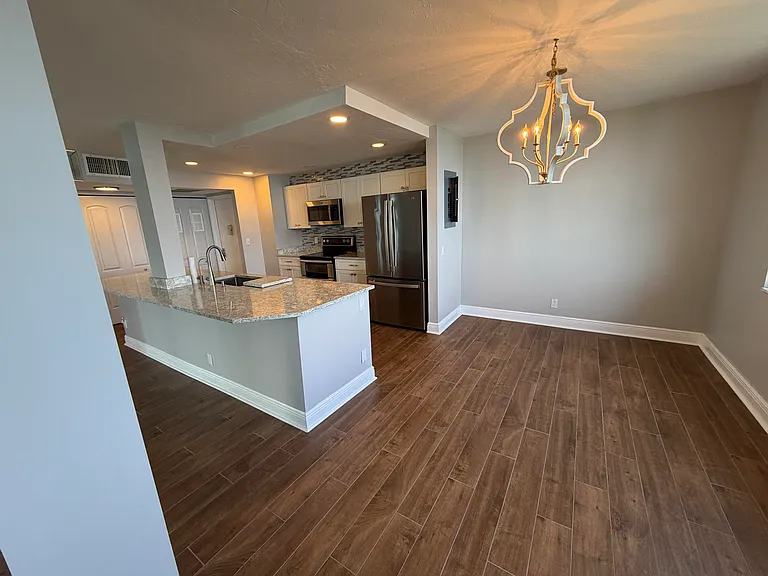 1147 Hillsboro Mile #214 — Photo 5