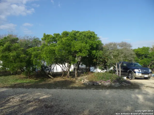 7640 County Road 278, Rio Medina, TX 78066