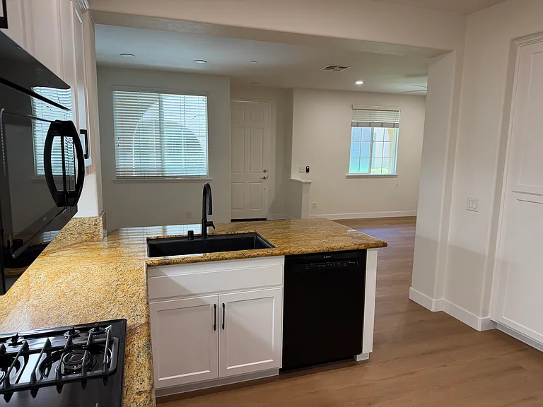 13005 La Porta Point — Photo 10