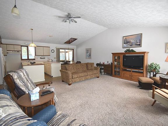 4th image of 113 Chippewa Trl