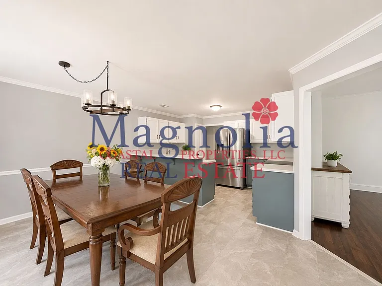 723 Oxford Dr — Photo 14