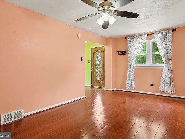 653 Franklin St — Photo 9