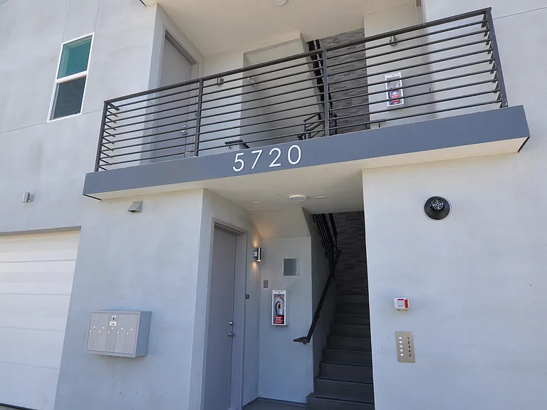 5720 Klump Ave #3 — Photo 31