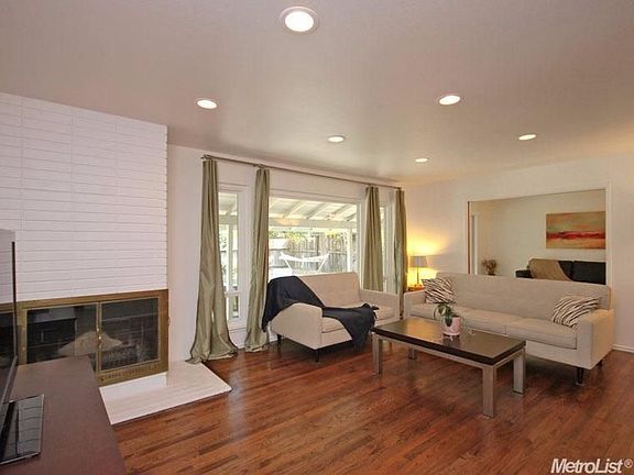 4th image of 2347 Catalina Dr