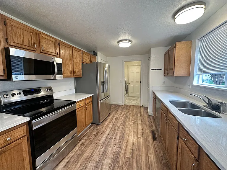 8024 Decatur St — Photo 4