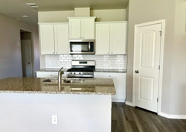 2749 Eltonne Gardens Dr — Photo 2