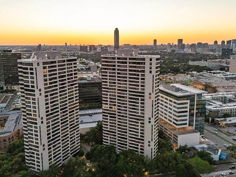 15 Greenway Plz #10G — Photo 11