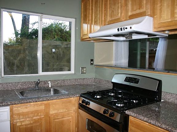 5th image of 423 Joan Vista St
