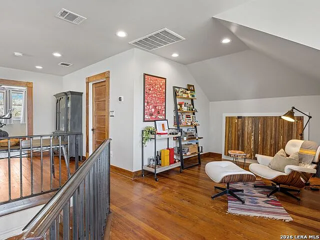 421 Spofford Ave — Photo 16