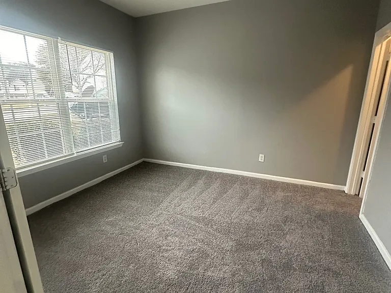 293 Brookview Dr — Photo 2