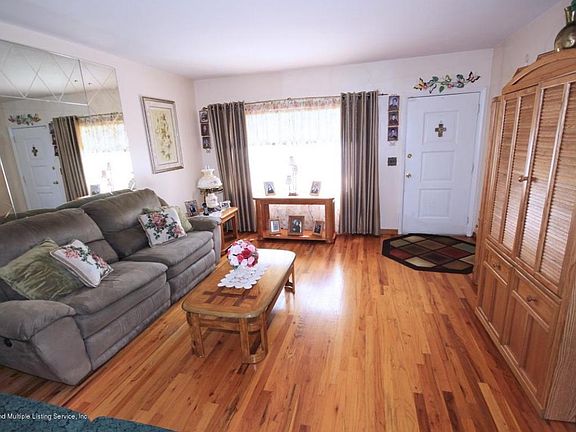3rd image of 179 Armstrong Ave