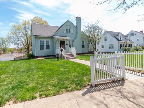 2021 Lovers Ln, Saint Joseph, MO 64505