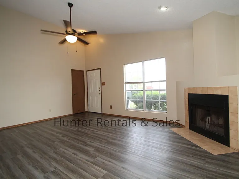 2404 Windmill Dr — Photo 5