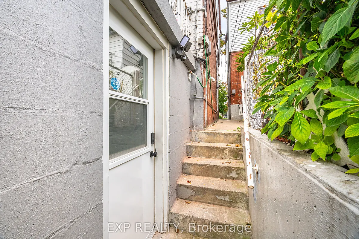 Building Photo - 716 Brock Ave #B