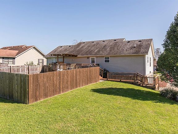 5th image of 183 Devonne Dr