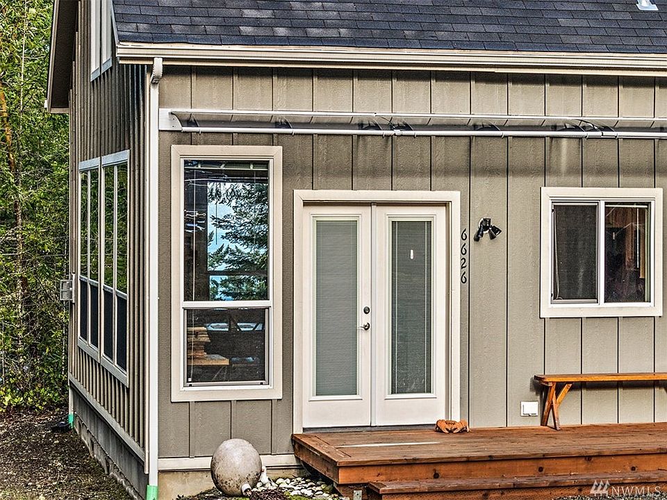 Low Maintenance Materials and Energy Efficient Construction combine with Gated Security of ownership in Hood Canal Vista Association, a 46 member Community sharing ownership & maintenance of  1,570 feet of common canal waterfront with boat ramp & picinic facilities as well as the neighborhood road system & water system. All  for a low annual HOA Fee of $650 which includes your water useage (full time residents pay slightly more)  Carefree Living  for either full time or second home ownership with little to worry about. Come to Relax & Enjoy - the works all done here!
