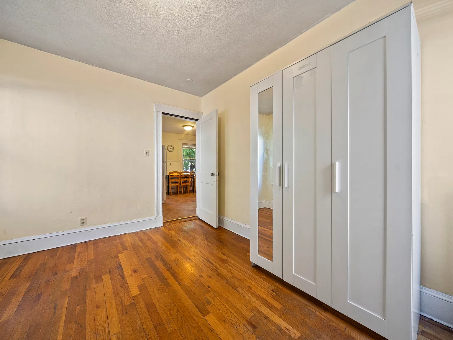 4 bed, 1300 sqft, $1,100 — Photo 4