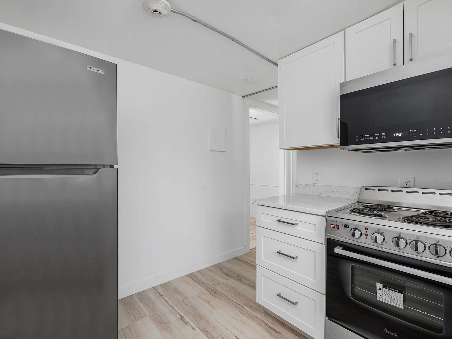 2 bed, 750 sqft, $2,500 — Photo 3