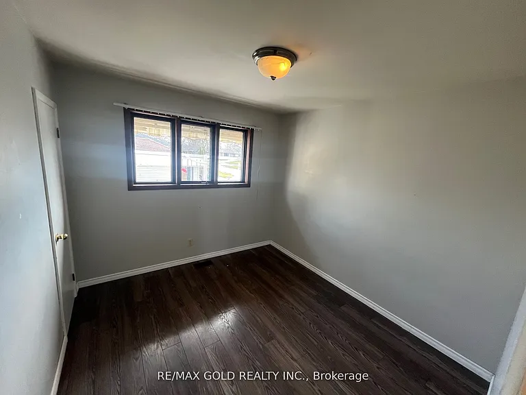 979 Wellington St — Photo 3