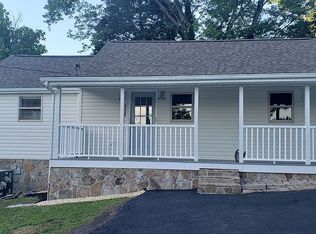 907 Wilson Rd, Oliver Springs, TN 37840