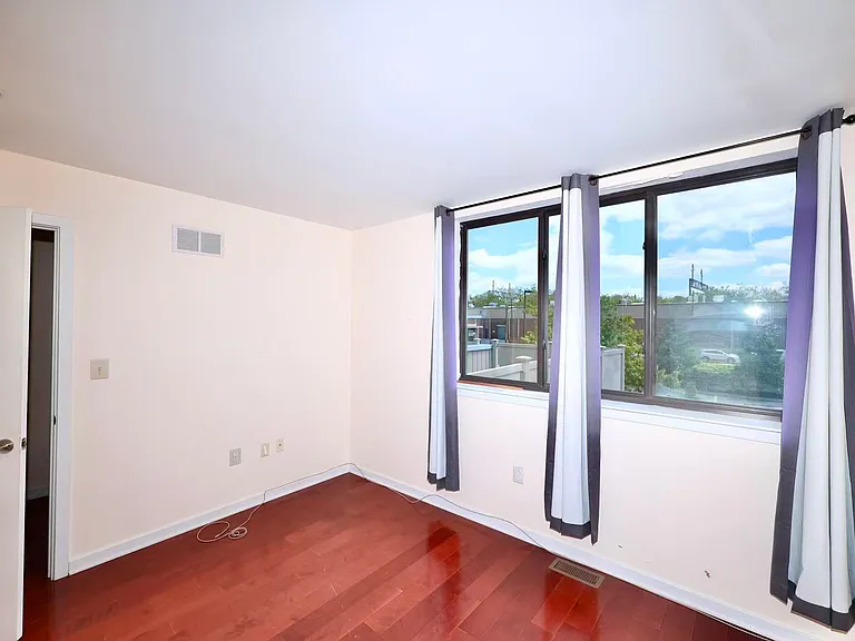 621 N 10th St #1 — Photo 16