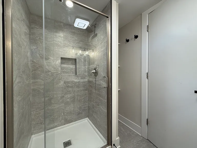 5200 W Winona St #G — Photo 11