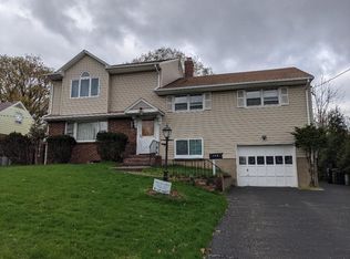 408 Valley View Ave, Paramus, NJ 07652