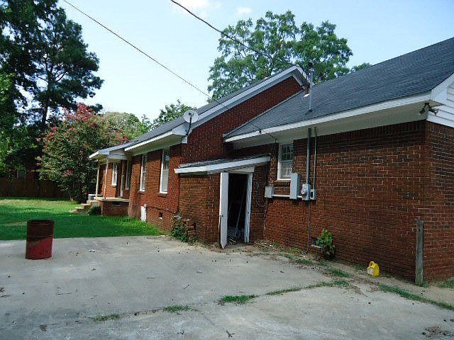 2nd image of 415 Broad St