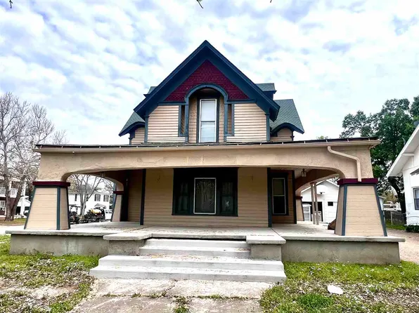 417 N 3rd St, Ponca City, OK 74601