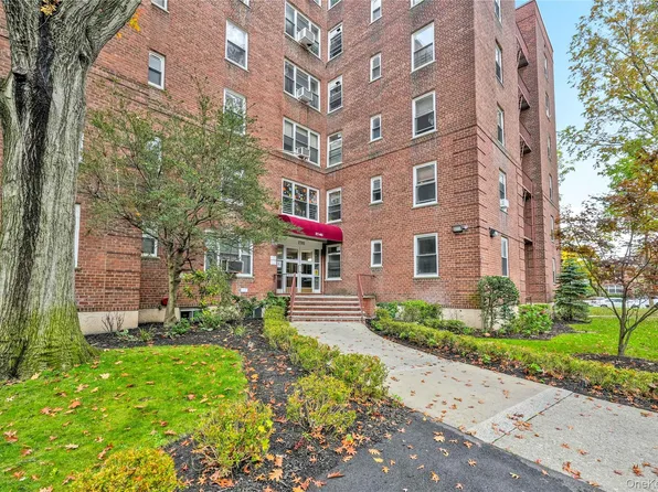 27-05 Parsons Boulevard #6F, Flushing, NY 11354
