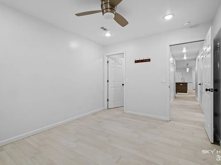731 S Erika Ave — Photo 18