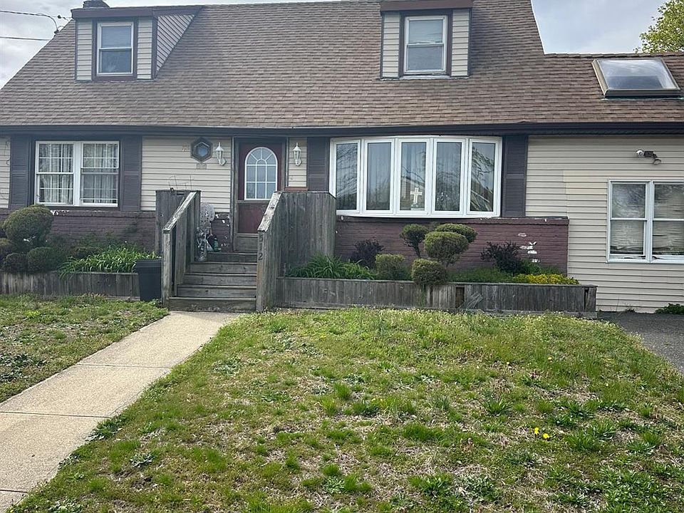 2nd image of 512 Leader Avenue