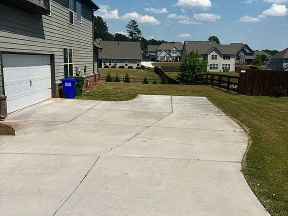 4th image of 1915 Highland Creek Dr