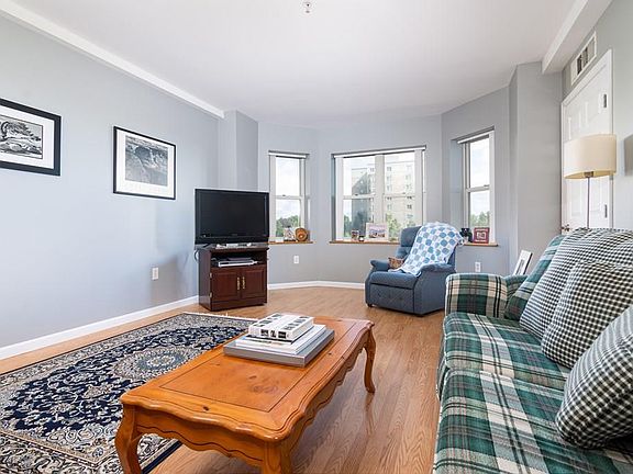 3rd image of 1 Cityview Ln Unit 203