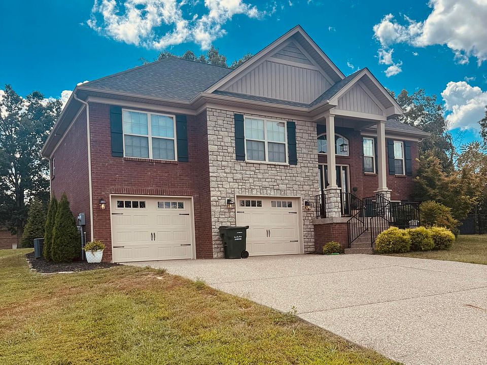 2nd image of 661 W Woodlake Cir