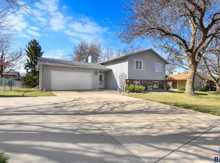1701 E 56th St, Sioux Falls, SD 57103
