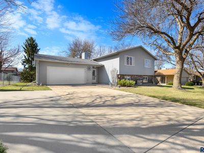 1701 E 56th St, Sioux Falls, SD, 57103