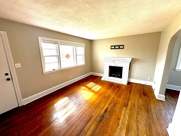 3415 Benard Ave — Photo 5