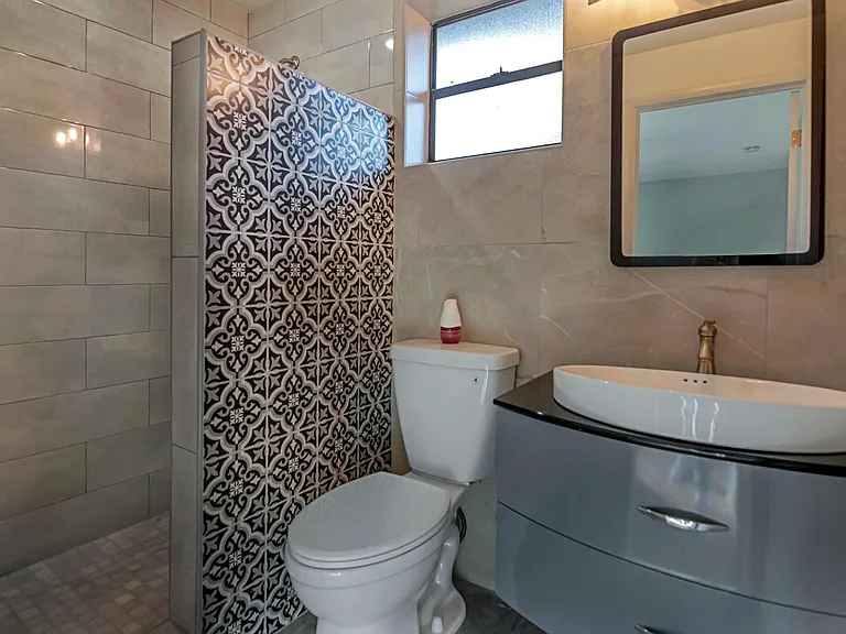 959 SW 18th St W — Photo 3